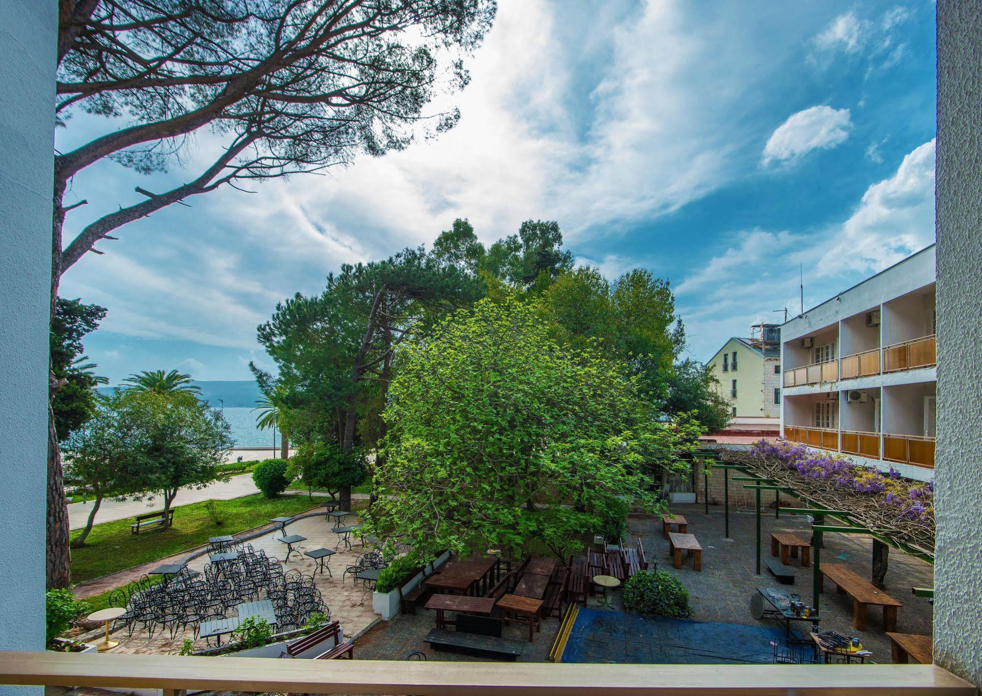 Hotel Mimoza Tivat Exterior photo